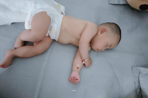 甘孜宝宝夏天要穿袜子吗 甘孜宝宝夏天要穿袜子吗